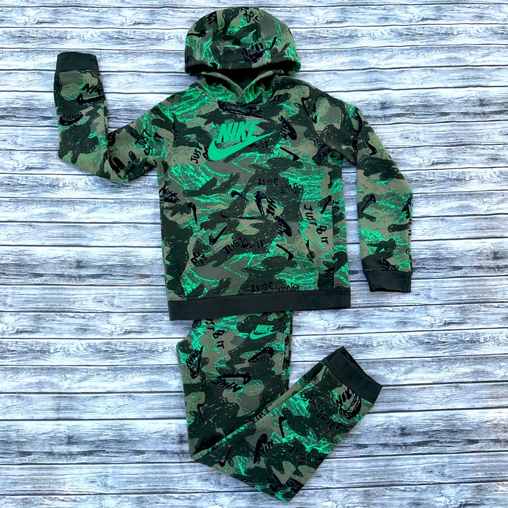 NEW Nike Boys' Sportswear Club Fleece Sweatsuit